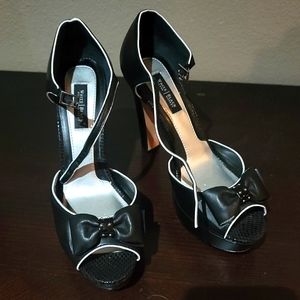 Black and white high hells with bows